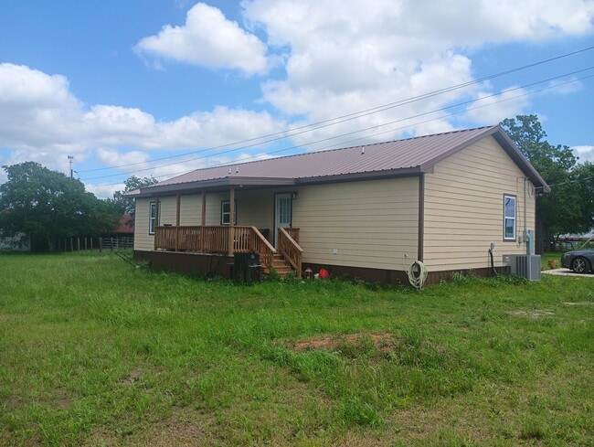 1581 W Austin in Giddings, TX - Building Photo - Building Photo