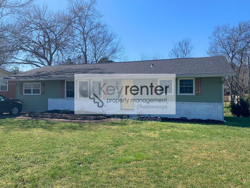 827 Woodmore Ln in Chattanooga, TN - Building Photo