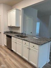 10494 Sweetwater Creek Dr in Cleveland, TX - Foto de edificio - Building Photo