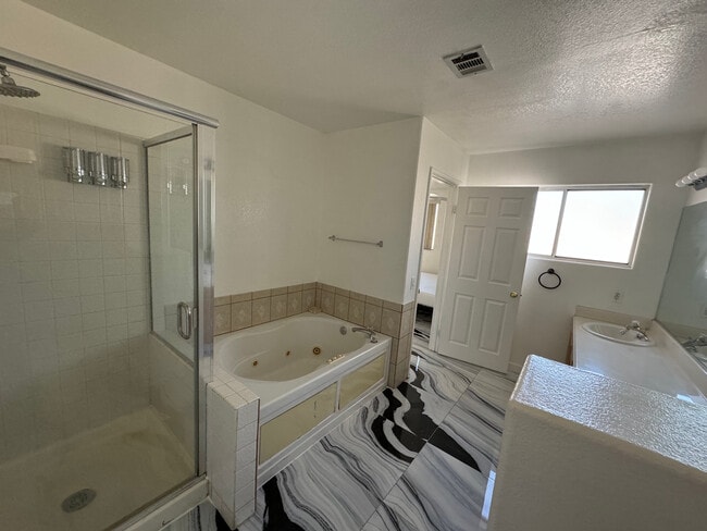 4509 Palm Mesa Dr, Unit master bedroom in Las Vegas, NV - Building Photo - Building Photo