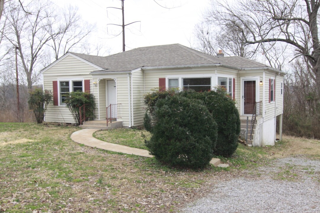 121 Lookout Dr in Clarksville, TN - Building Photo