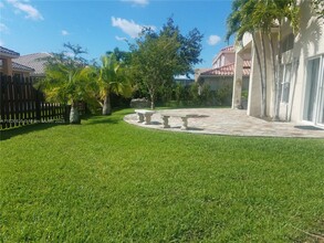 743 SW 190th Ave in Pembroke Pines, FL - Building Photo - Building Photo