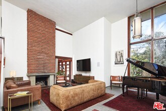 11217 Sunshine Terrace in Los Angeles, CA - Building Photo - Building Photo