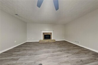 4237 Webb Meadows Dr in Loganville, GA - Building Photo - Building Photo