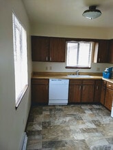 927 S 76th St, Unit Apt# 3 in West Allis, WI - Building Photo - Building Photo