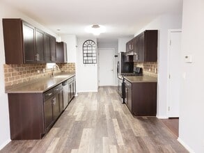 292 Waterbury Cir in Oswego, IL - Building Photo - Building Photo