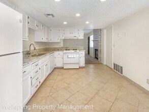 940 W Graaf Ave in Ridgecrest, CA - Building Photo - Building Photo