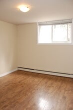 110 Dixon St in Kitchener, ON - Building Photo - Building Photo
