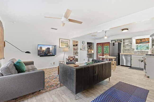 8801 Redfield Ln in Austin, TX - Building Photo - Building Photo