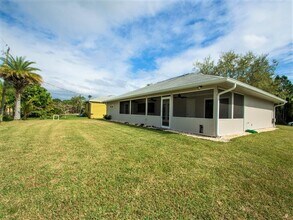 325 SW Grimaldo Terrace in Port St. Lucie, FL - Building Photo - Building Photo