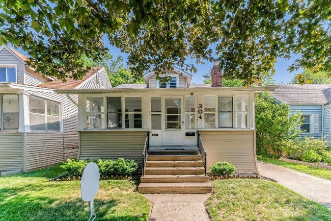 304 College St, Unit 2