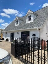 2115 Avenue L, Unit Downstairs in Bay City, TX - Building Photo