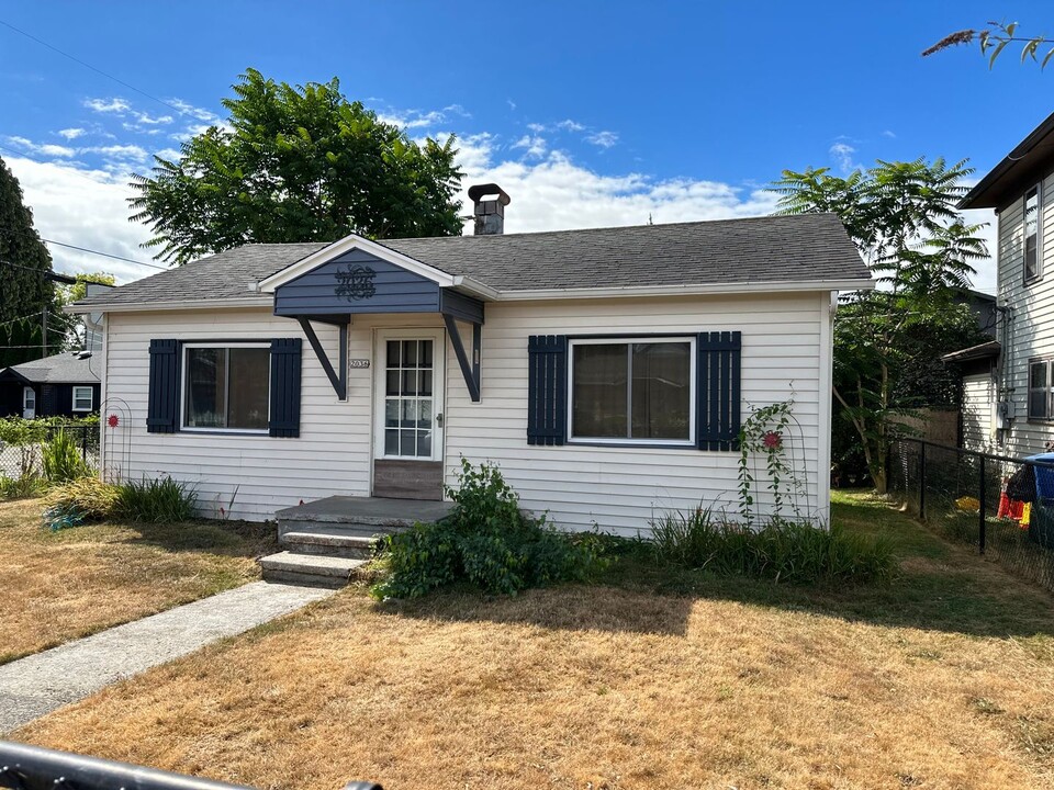 2036 C St in Washougal, WA - Building Photo