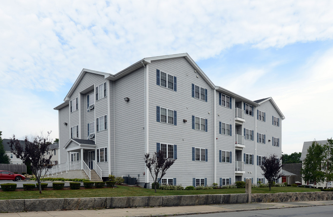 Acushnet Heights in New Bedford, MA - Building Photo