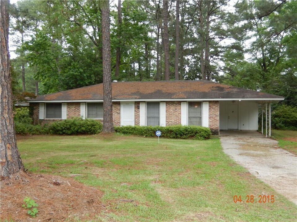 1013 Belvedere Cir W in Mobile, AL - Building Photo