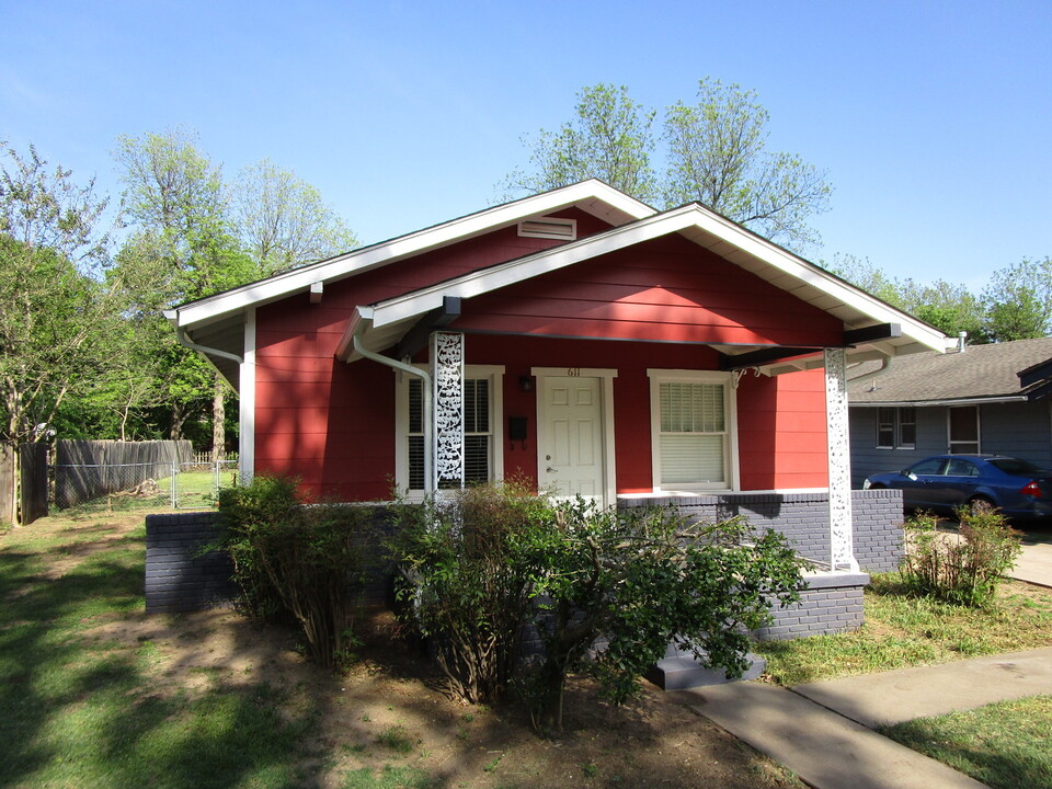 611 S Flood Ave in Norman, OK - Building Photo