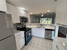 6000 NW 64th Ave in Fort Lauderdale, FL - Building Photo