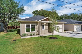 809 Branding Iron Trail in Granbury, TX - Building Photo - Building Photo