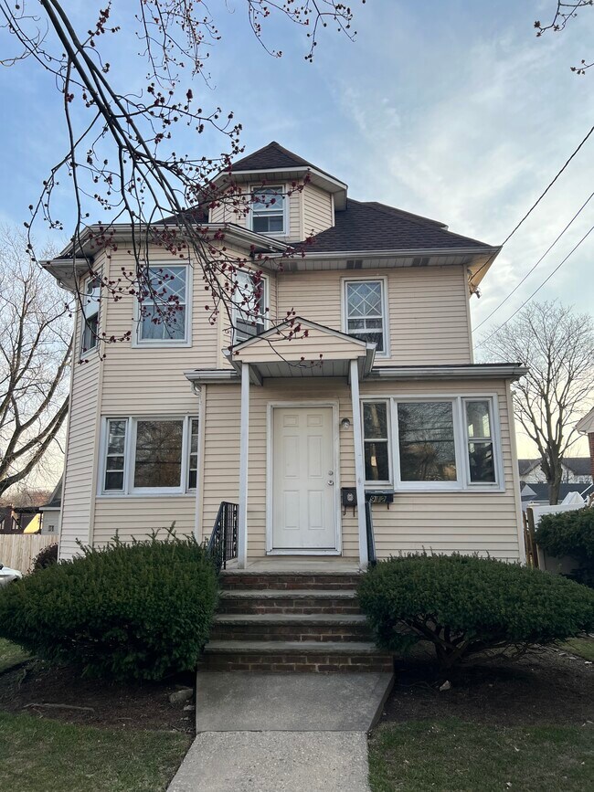 912 Maple Ave Rentals in Ridgefield, NJ