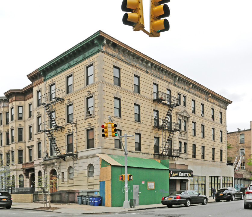 490A Jefferson Ave in Brooklyn, NY - Building Photo