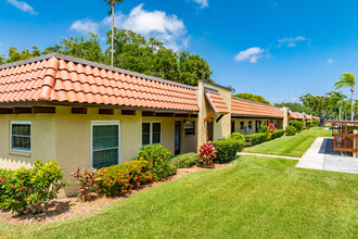 Pinehurst Village in Dunedin, FL - Building Photo - Building Photo