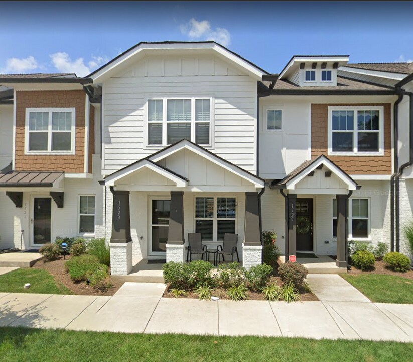 1523 57th Ave N in Nashville, TN - Foto de edificio