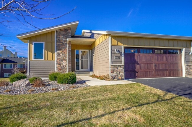10889 Retreat Ln