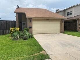 2020 Via Bravo in Carrollton, TX - Building Photo