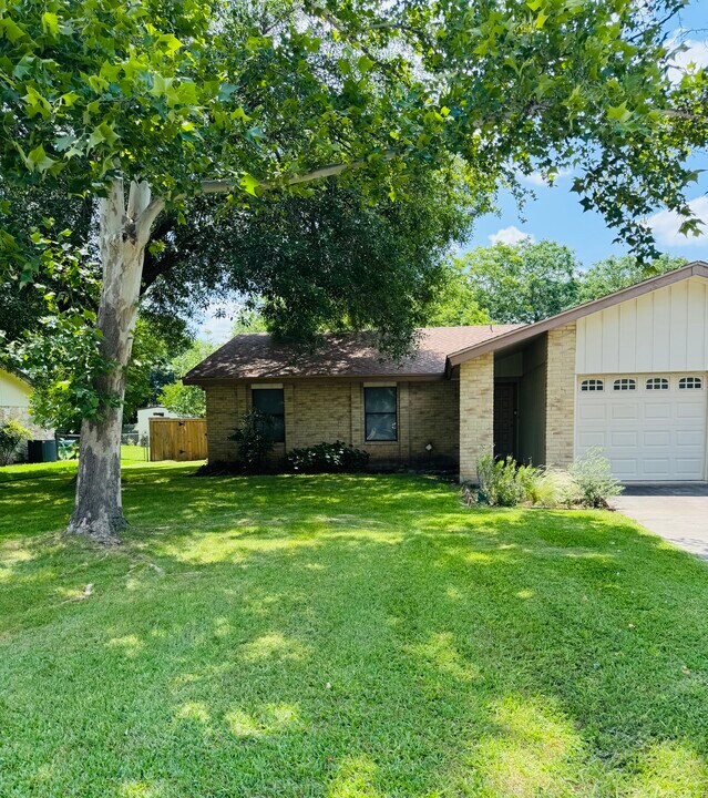 212 Azalea Trail in Boerne, TX - Building Photo