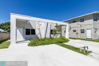 817 NW 7th Ave in Hallandale Beach, FL - Foto de edificio - Building Photo