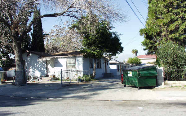 11111 Dodson St in El Monte, CA - Foto de edificio - Building Photo