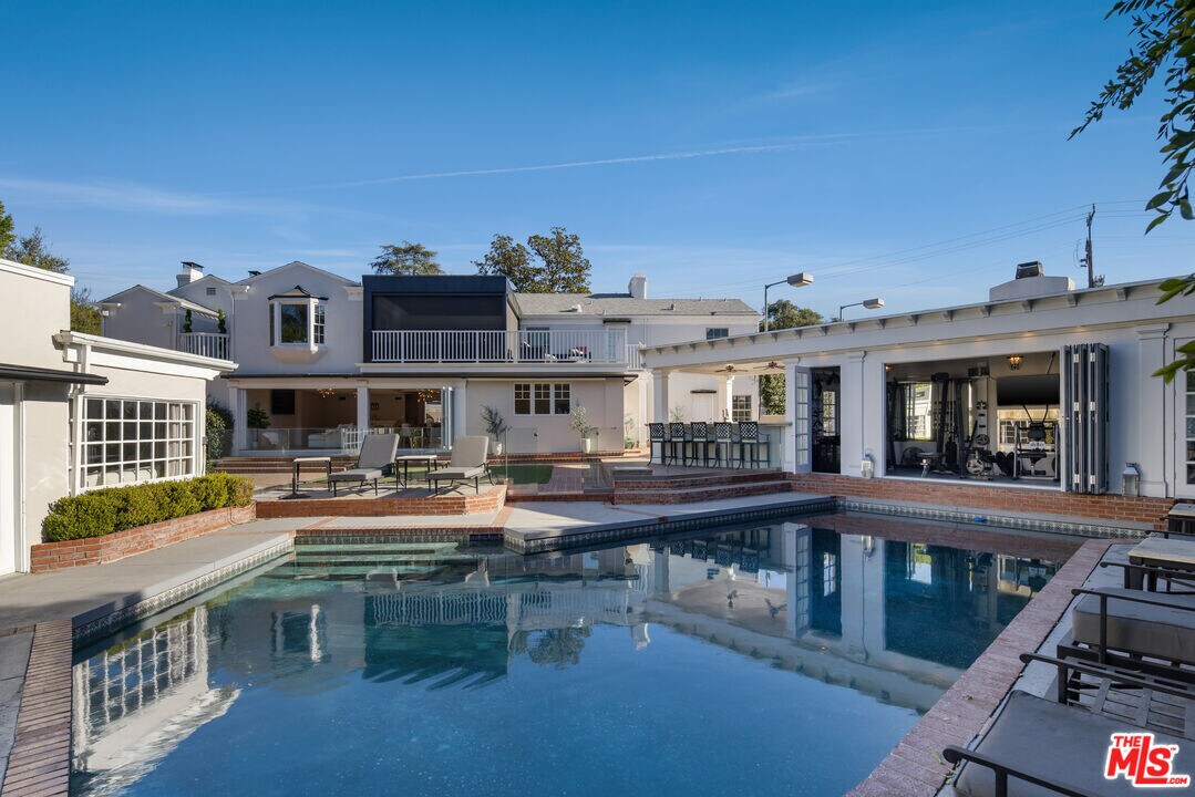 17503 Rancho St in Los Angeles, CA - Building Photo