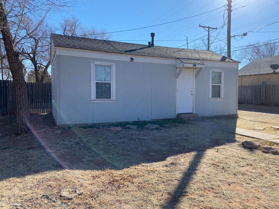 1925 27th St in Lubbock, TX - Building Photo