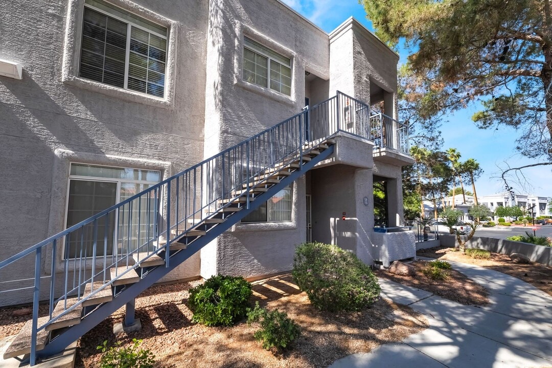 2201 Ramsgate Dr in Henderson, NV - Foto de edificio