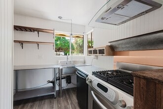 1529 Temple Heights Dr in Oceanside, CA - Building Photo - Building Photo