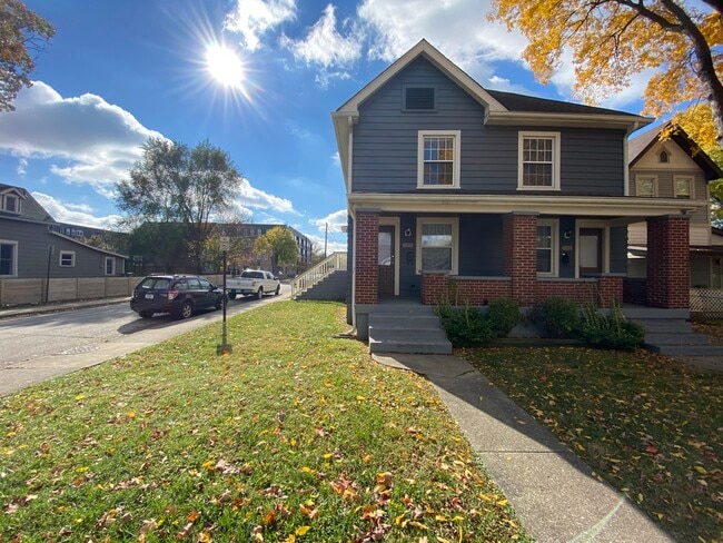 1145 Woodlawn Ave, Unit 1