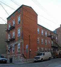 1210 Spring St in Cincinnati, OH - Foto de edificio - Building Photo