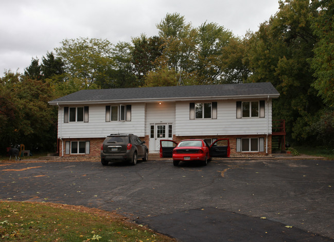 215 Charlotte St in River Falls, WI - Foto de edificio - Building Photo