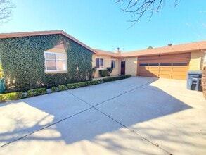 2621 Virginia St NE in Albuquerque, NM - Building Photo - Building Photo