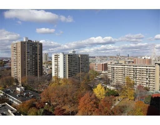 9 Hawthorne Pl in Boston, MA - Foto de edificio