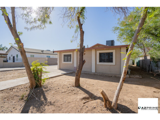 5002 S 35th Dr in Phoenix, AZ - Building Photo - Building Photo