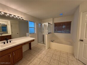 17611 Sterling Lake Dr in Ft. Myers, FL - Foto de edificio - Building Photo