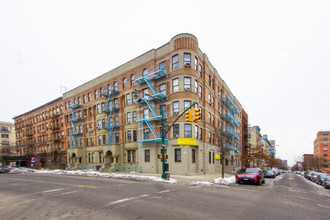 514 Manhattan Ave in New York, NY - Building Photo - Building Photo