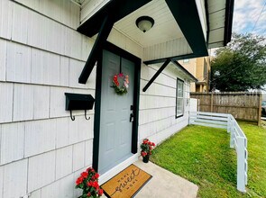 2210 Detering St in Houston, TX - Building Photo - Building Photo