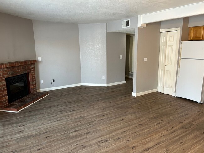12366 West Nevada Place, Unit 104 in Lakewood, CO - Foto de edificio - Building Photo