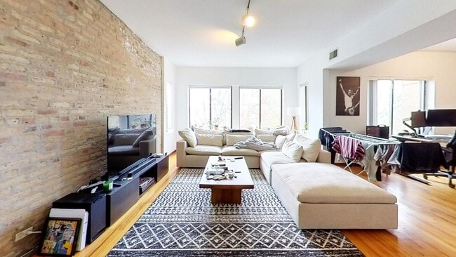 1409 W Cornelia Ave in Chicago, IL - Building Photo - Building Photo