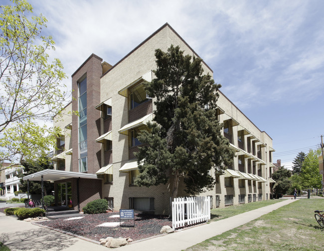 Skylark Apartments in Denver, CO - Foto de edificio - Building Photo