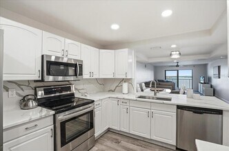 7300 Sun Island Dr S in South Pasadena, FL - Building Photo - Building Photo