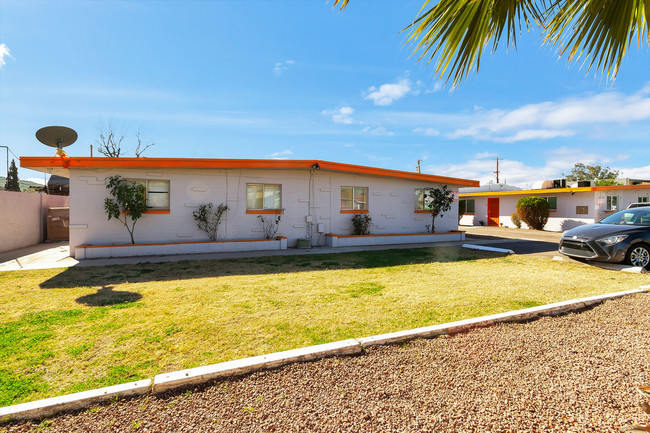 Oak Street in Phoenix, AZ - Building Photo - Other