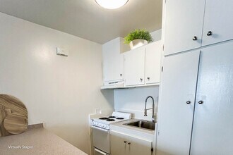 Kerrwood Manor in Long Beach, CA - Foto de edificio - Building Photo